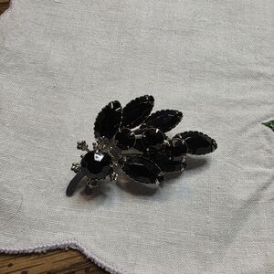 Beautiful Vintage Black Leaf Brooch In Silvertone
